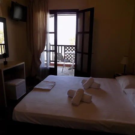 To Kastro نيوس مارماراس