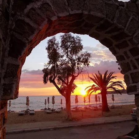 Konukevi Castro Sunset Stories Neos Marmaras