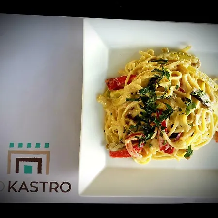 To Kastro Neos Marmaras