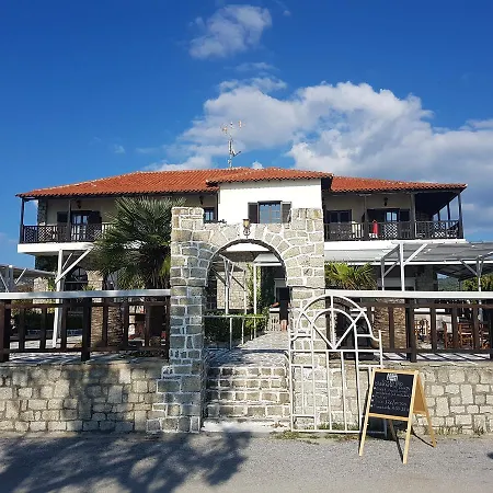 To Kastro 3* Néos Marmarás